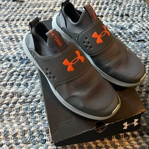Under armour runplay running shoes
